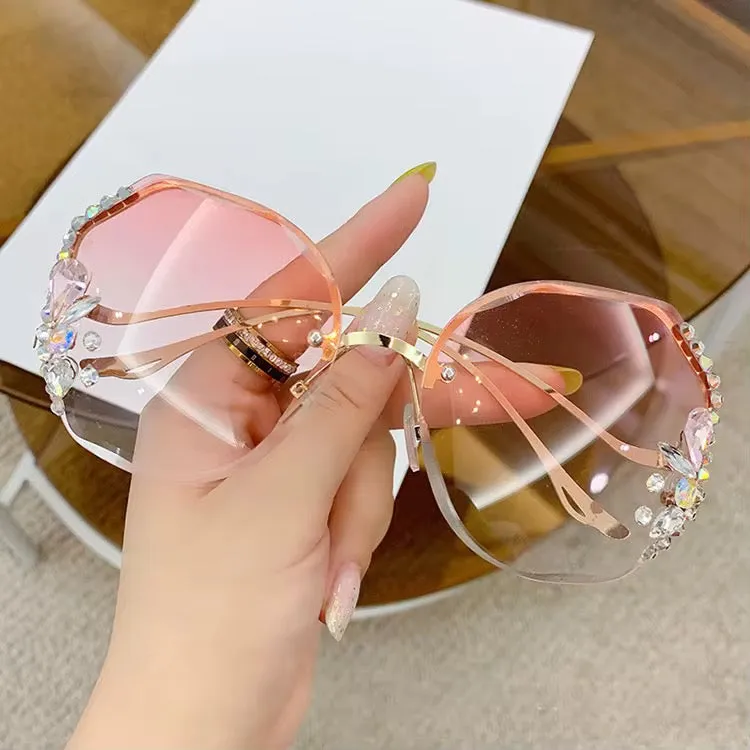 نظارات نسائية شمسيه بالوان متعدده -Women's sunglasses in multiple colors