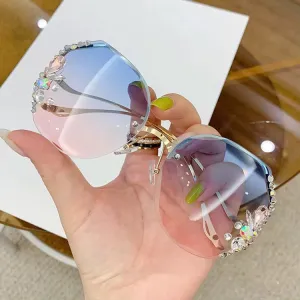 نظارات نسائية شمسيه بالوان متعدده -Women's sunglasses in multiple colors