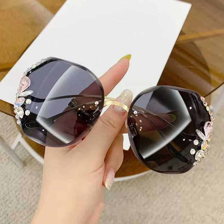 نظارات نسائية شمسيه بالوان متعدده -Women's sunglasses in multiple colors