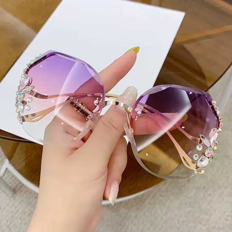 نظارات نسائية شمسيه بالوان متعدده -Women's sunglasses in multiple colors