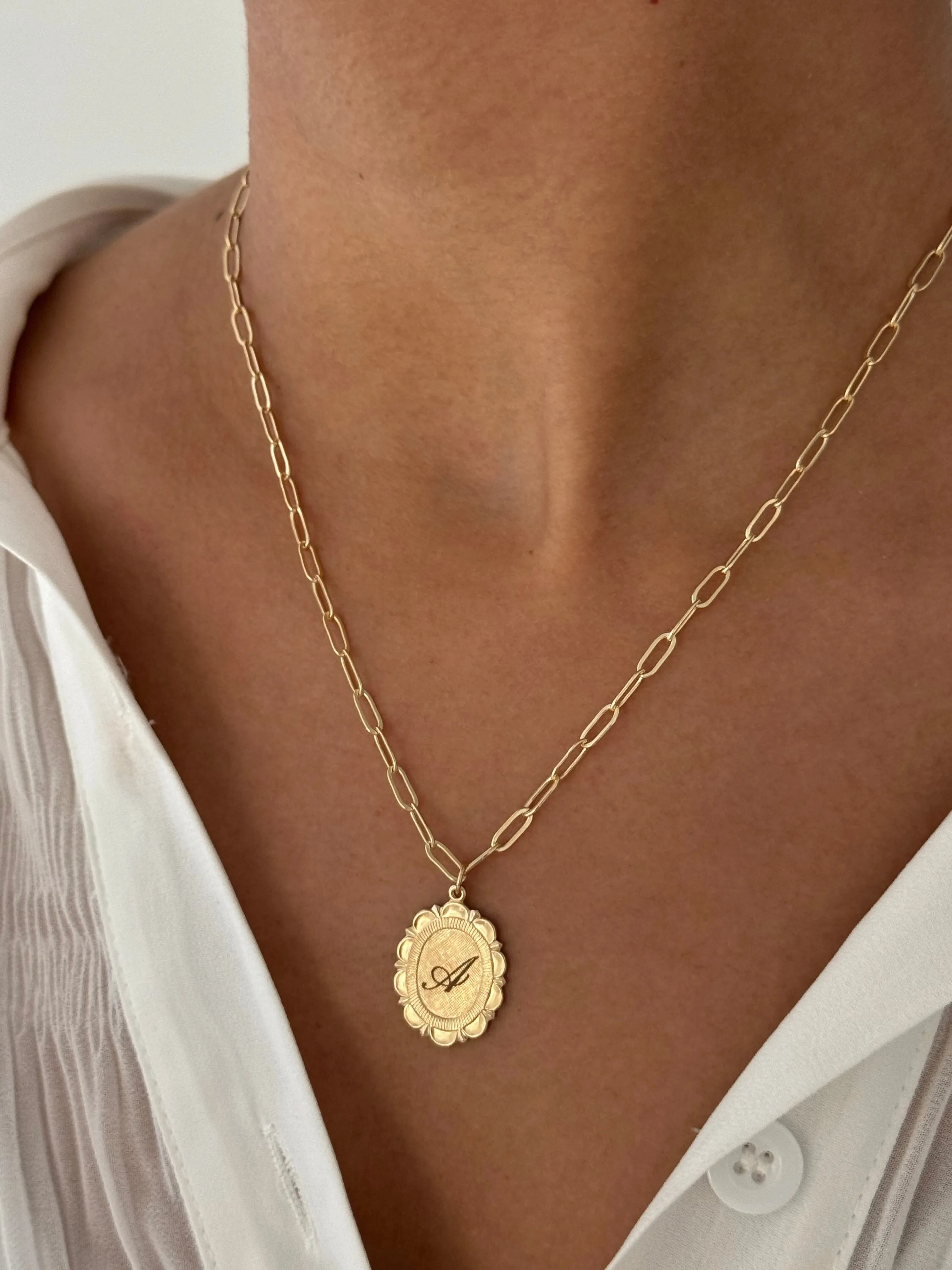 ENGRAVED OVAL NECKLACE